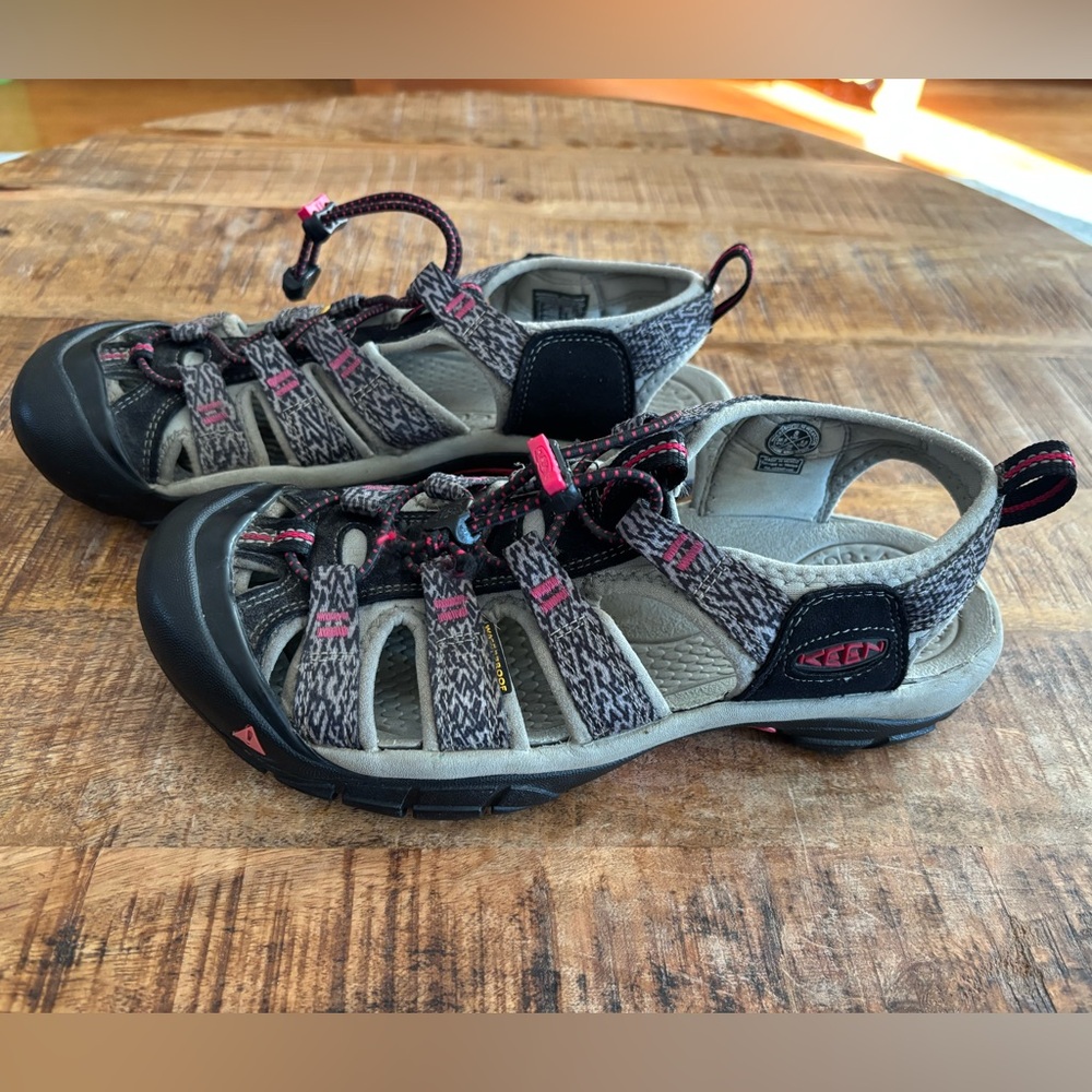 Keen Women's Waterproof Sandals - Black/Bright Rose - Picture 2 of 5